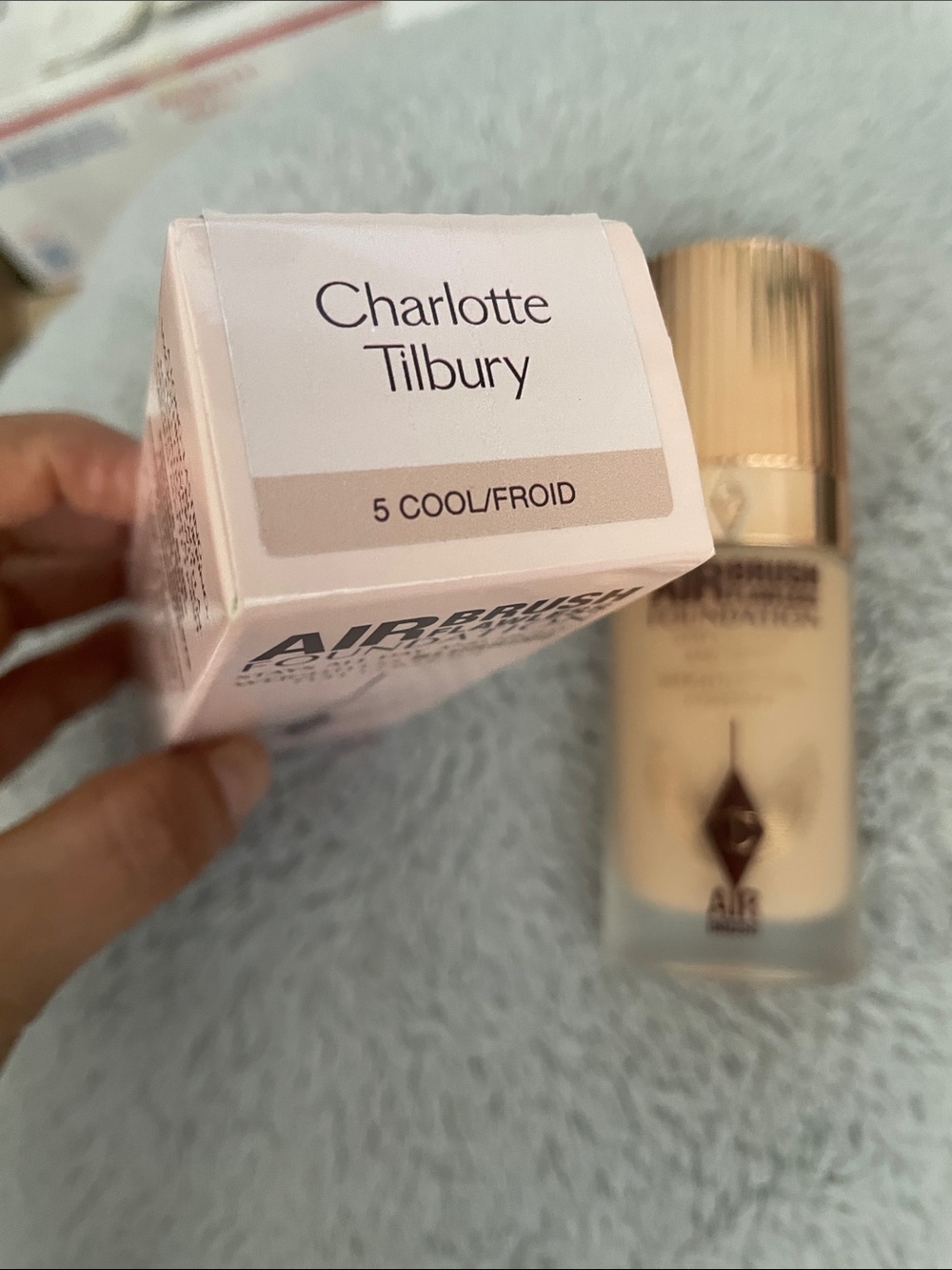 Charlotte Tilbury Airbrush Flawless Foundation – Beige/Gold Packaging - Picture 5 of 13
